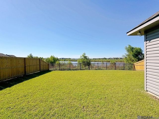 722 Bellegrove Square Ave, Baton Rouge, LA 70810