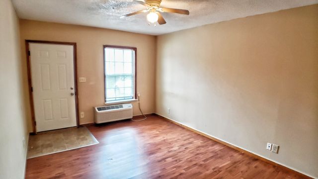 704 Peachers Dr Apt A, Clarksville, TN 37042