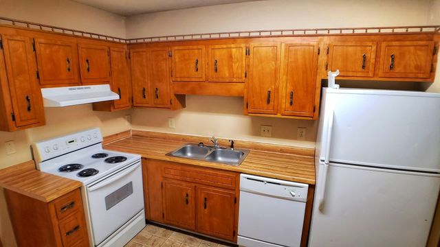 704 Peachers Dr Apt A, Clarksville, TN 37042