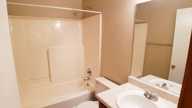 704 Peachers Dr Apt A, Clarksville, TN 37042