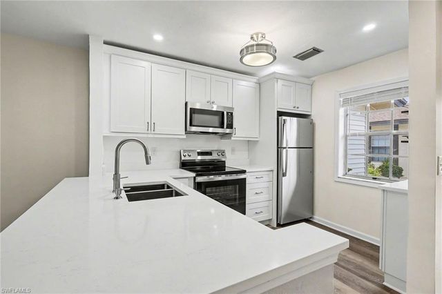 1071 Pine Isle LN 1071, Naples, FL 34112