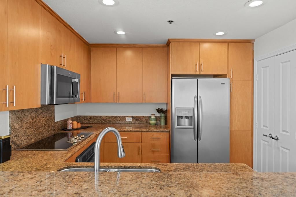 Image 13 of property listing at 924 Hornblend St 311, San Diego, CA 92109