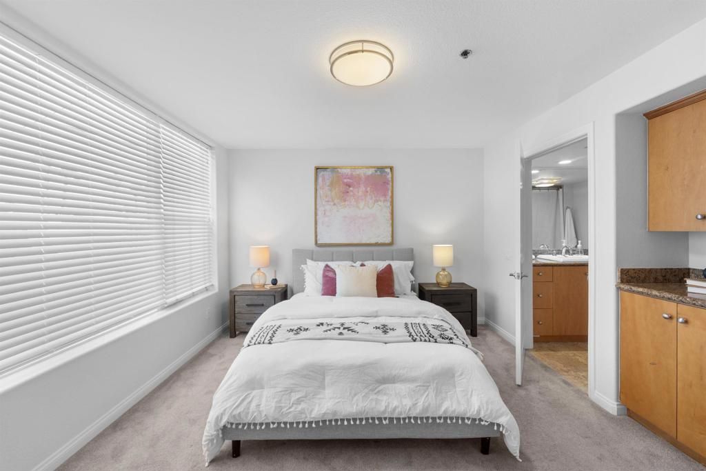 Image 20 of property listing at 924 Hornblend St 311, San Diego, CA 92109