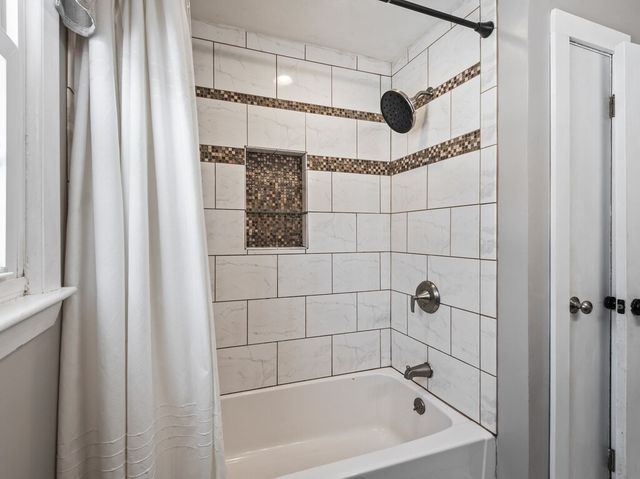 822 Shea St, Fitchburg, MA 01420