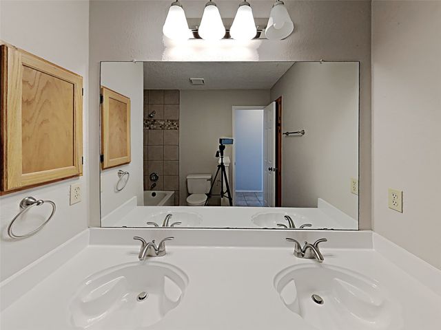 815 Mccomb Lane, Cedar Hill, TX 75104
