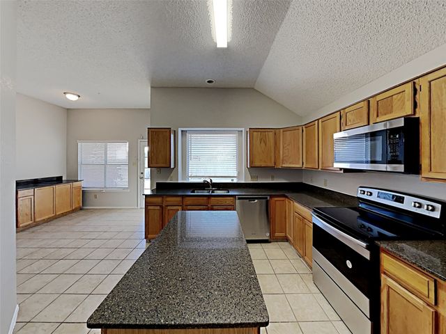 815 Mccomb Lane, Cedar Hill, TX 75104