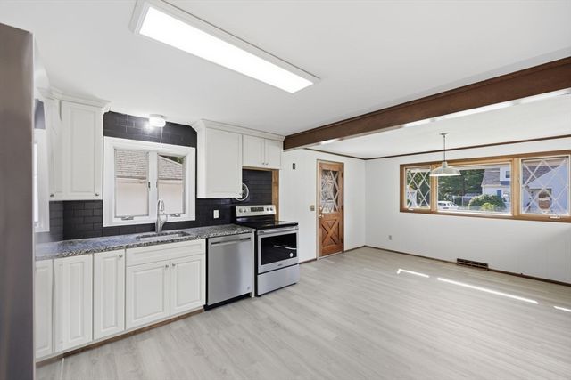 22 Dartmouth St, South Hadley, MA 01075