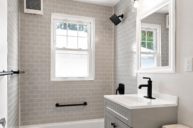 22 Dartmouth St, South Hadley, MA 01075