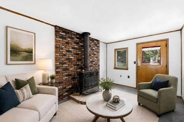 22 Dartmouth St, South Hadley, MA 01075