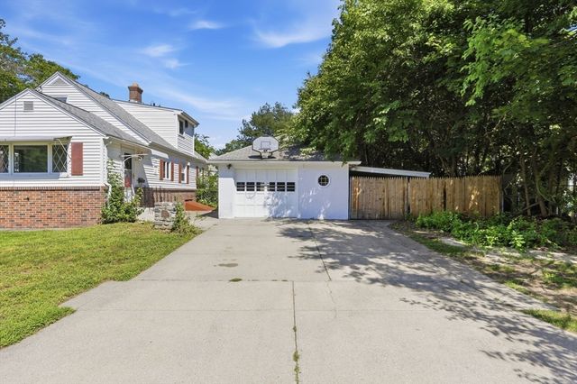 22 Dartmouth St, South Hadley, MA 01075