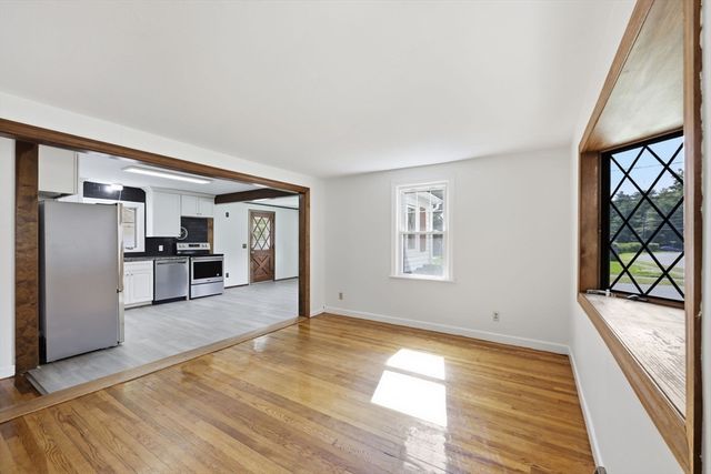 22 Dartmouth St, South Hadley, MA 01075