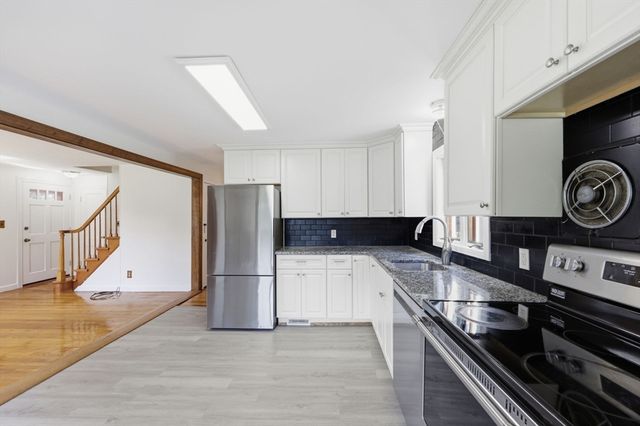 22 Dartmouth St, South Hadley, MA 01075