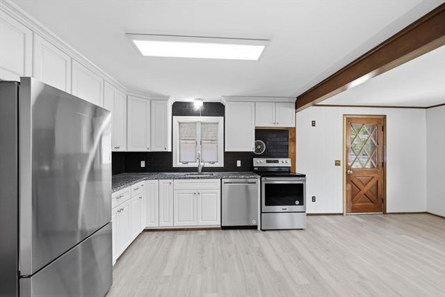 22 Dartmouth St, South Hadley, MA 01075