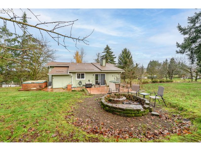 35267 S Acer Ln, Molalla, OR 97038