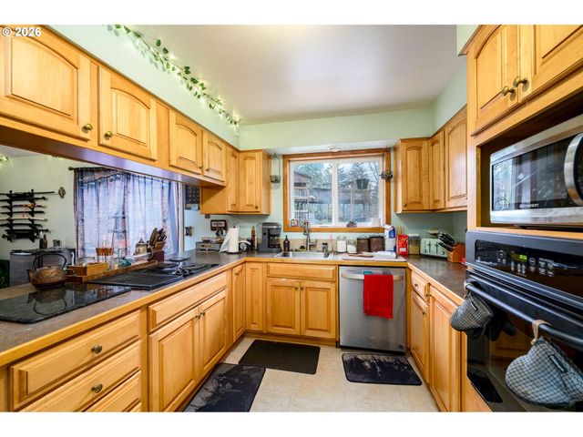 35267 S Acer Ln, Molalla, OR 97038