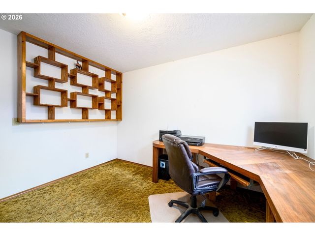 35267 S Acer Ln, Molalla, OR 97038