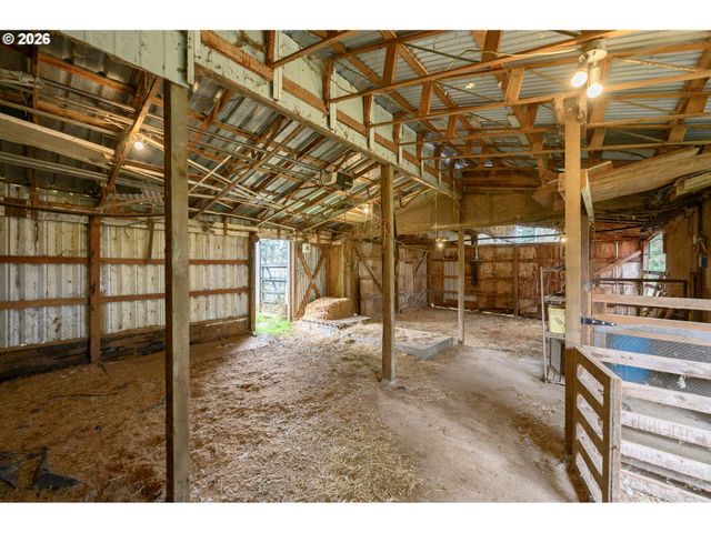 35267 S Acer Ln, Molalla, OR 97038