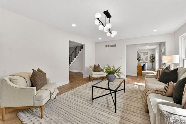 13237 Fairoyal Drive, Des Peres, MO 63131