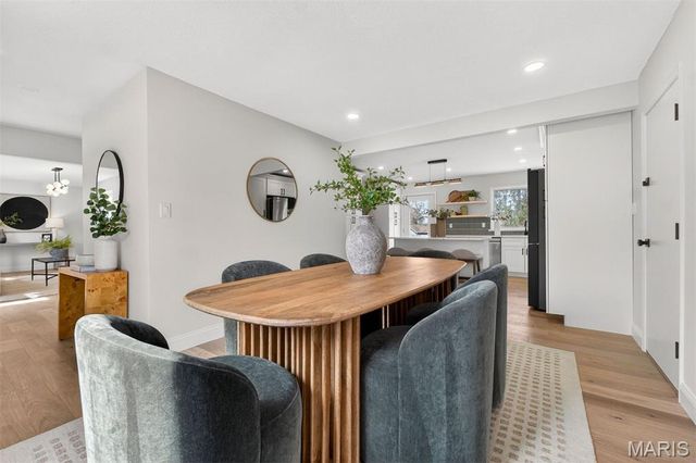 13237 Fairoyal Drive, Des Peres, MO 63131