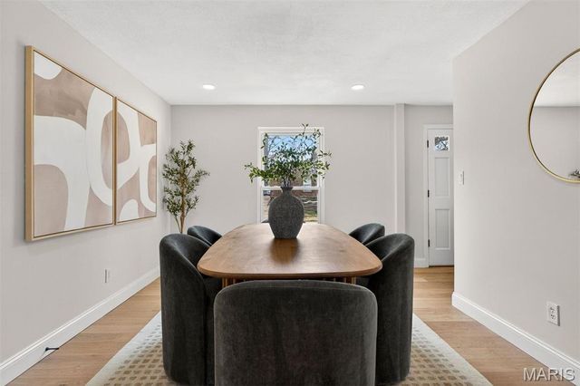 13237 Fairoyal Drive, Des Peres, MO 63131