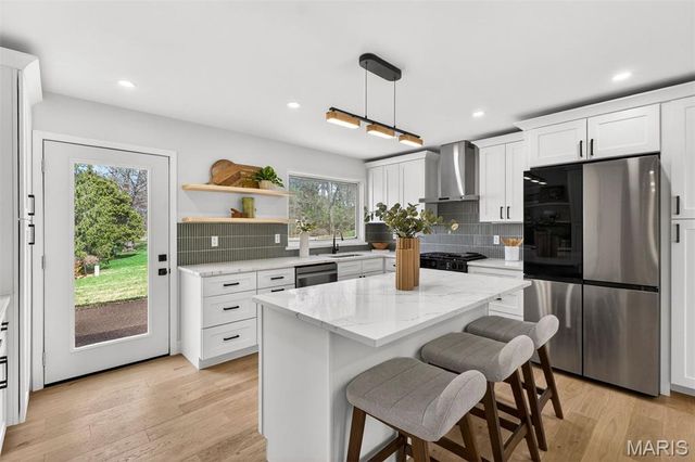 13237 Fairoyal Drive, Des Peres, MO 63131