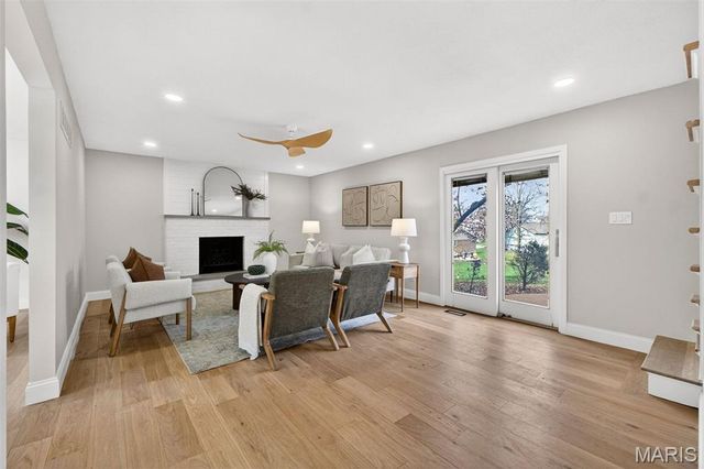 13237 Fairoyal Drive, Des Peres, MO 63131