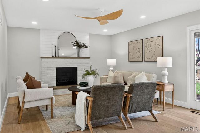 13237 Fairoyal Drive, Des Peres, MO 63131