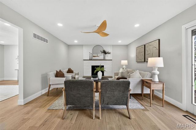 13237 Fairoyal Drive, Des Peres, MO 63131