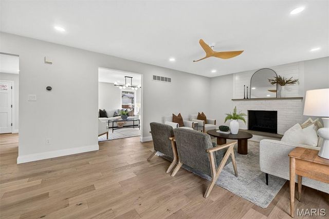 13237 Fairoyal Drive, Des Peres, MO 63131