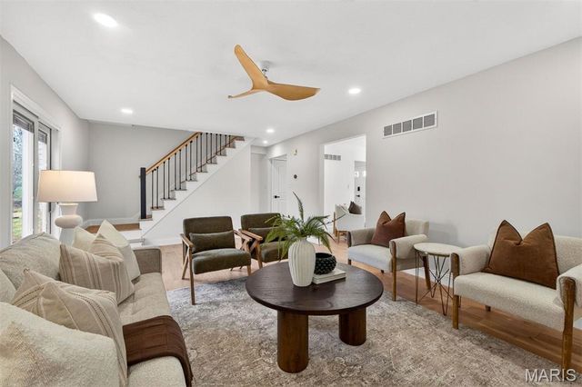 13237 Fairoyal Drive, Des Peres, MO 63131