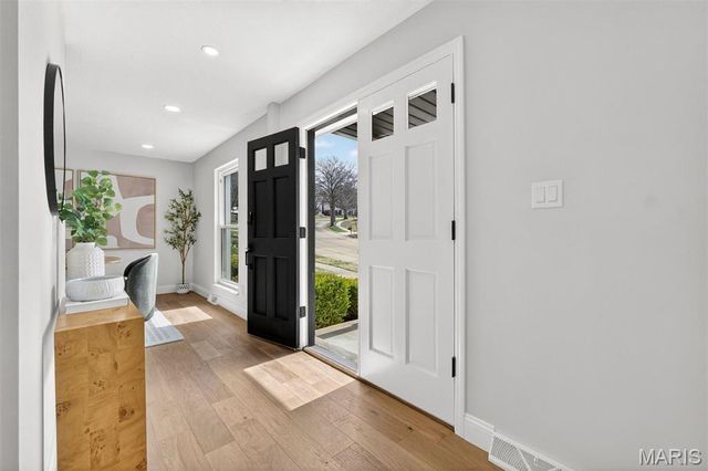 13237 Fairoyal Drive, Des Peres, MO 63131