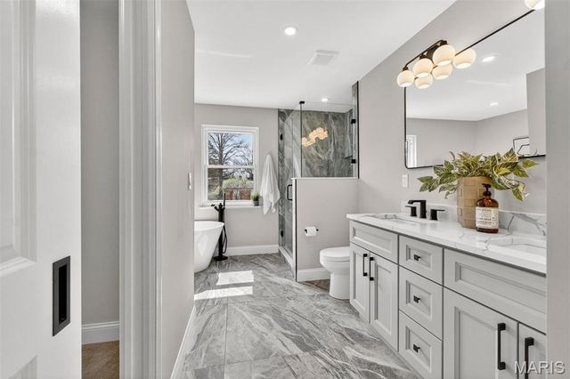 13237 Fairoyal Drive, Des Peres, MO 63131