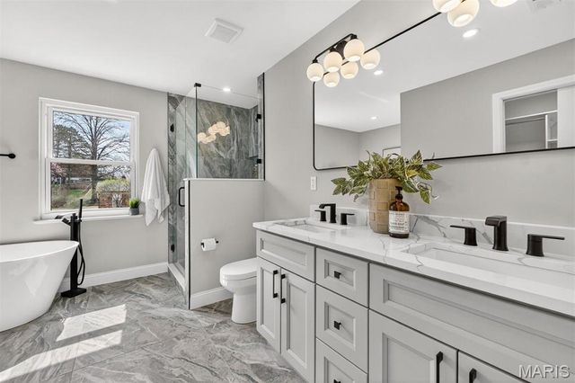 13237 Fairoyal Drive, Des Peres, MO 63131