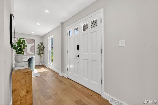 13237 Fairoyal Drive, Des Peres, MO 63131