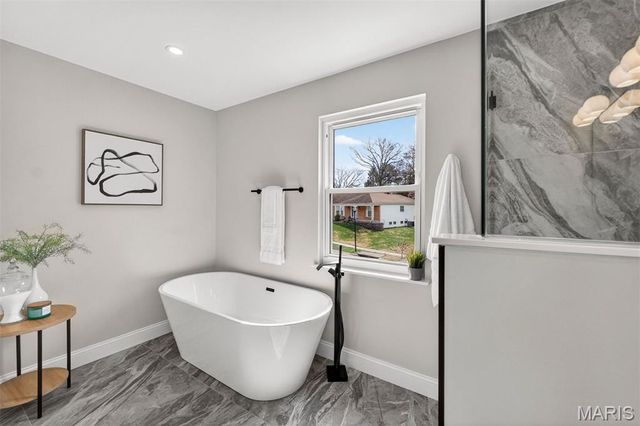 13237 Fairoyal Drive, Des Peres, MO 63131