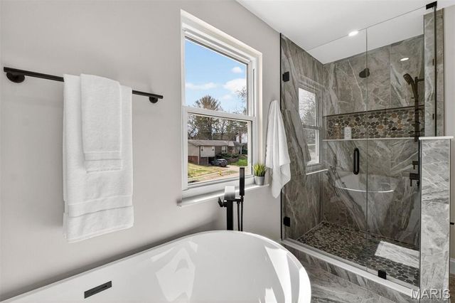 13237 Fairoyal Drive, Des Peres, MO 63131