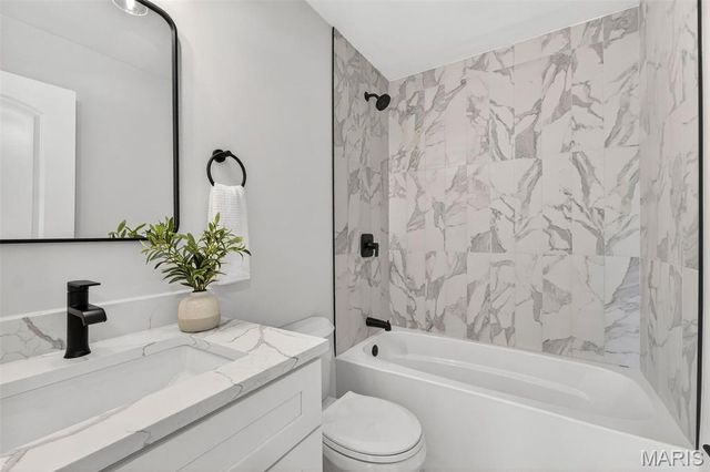 13237 Fairoyal Drive, Des Peres, MO 63131