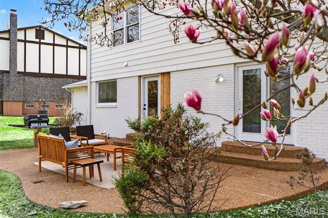 13237 Fairoyal Drive, Des Peres, MO 63131