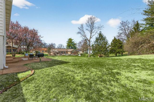 13237 Fairoyal Drive, Des Peres, MO 63131