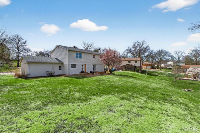 13237 Fairoyal Drive, Des Peres, MO 63131