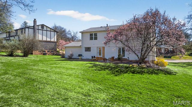 13237 Fairoyal Drive, Des Peres, MO 63131