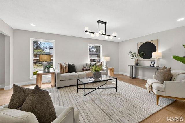 13237 Fairoyal Drive, Des Peres, MO 63131