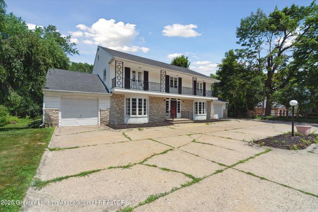 1516 Moores River Drive, Lansing, MI 48911