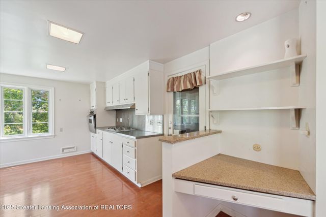 1516 Moores River Drive, Lansing, MI 48911