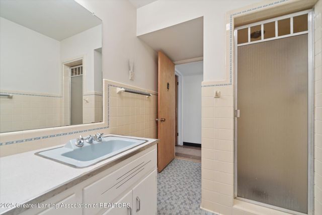 1516 Moores River Drive, Lansing, MI 48911