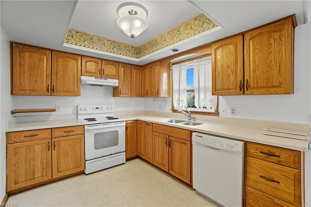 813 Ray Place, Virginia Beach, VA 23454