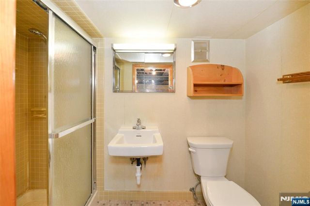 4-16 Plaza Road, Fair Lawn, NJ 07410