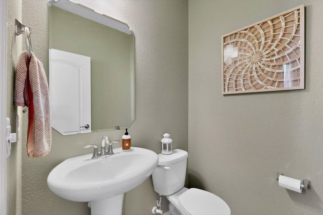 5601 Addis Drive SE, Albuquerque, NM 87106