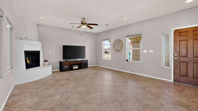 5601 Addis Drive SE, Albuquerque, NM 87106