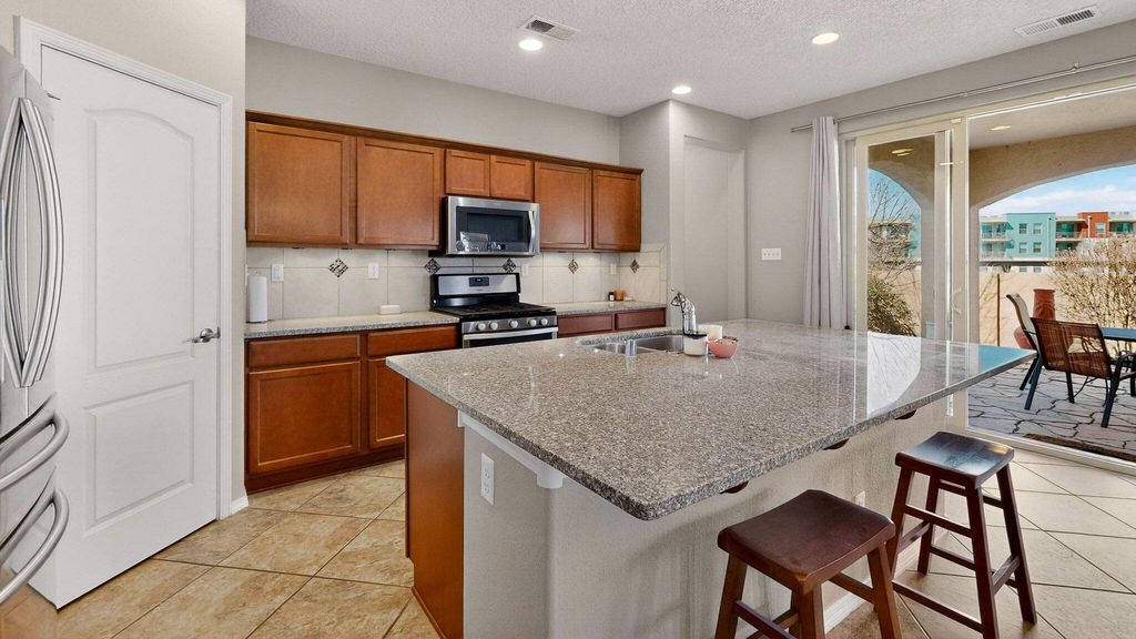 Image 10 of property listing at 5601 Addis Drive SE, Albuquerque, NM 87106